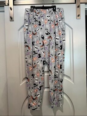 Super fun Halloween Grey Halloween Print jogger Pants. GUC!